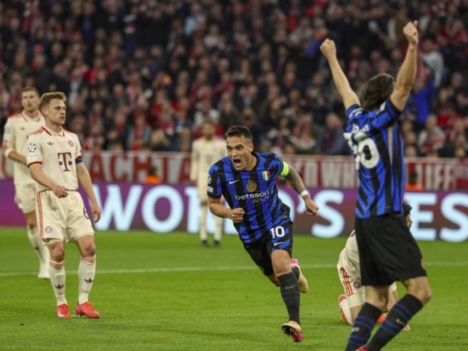 Радост Мартинеза након постигнутог гола (фото: EPA-EFE/FILIP SINGER) 