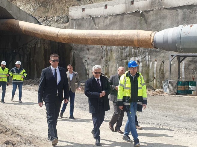Недељко Чубриловић у обиласку радова ауто-пута - Фото: РТРС