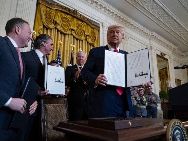 Доналд Трамп (фото: EPA-EFE/Al Drago) - 