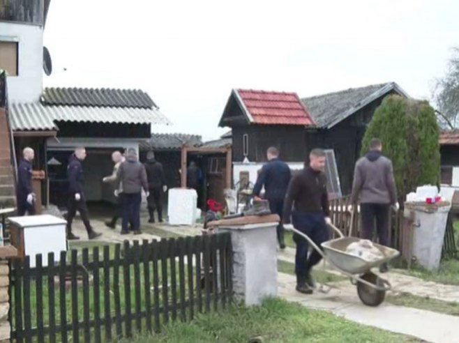 Помоћ полицијских кадета - Фото: РТРС