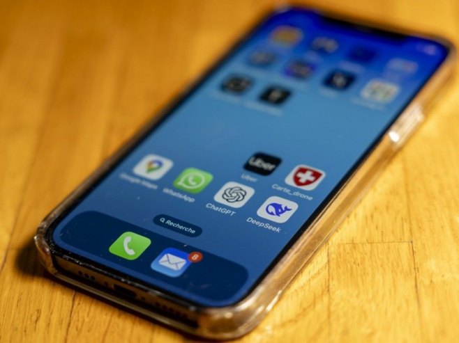 Телефон (Фото: EPA-EFE/SALVATORE DI NOLFI, илустрација) Телефон (Фото: EPA-EFE/SALVATORE DI NOLFI, илустрација) -