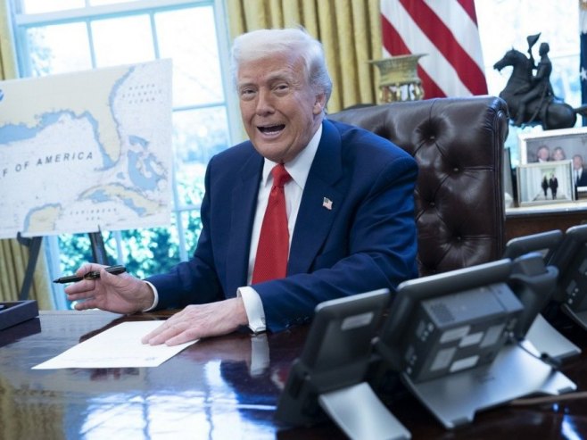 Доналд Трамп (фото: EPA-EFE/CHRIS KLEPONIS) - 