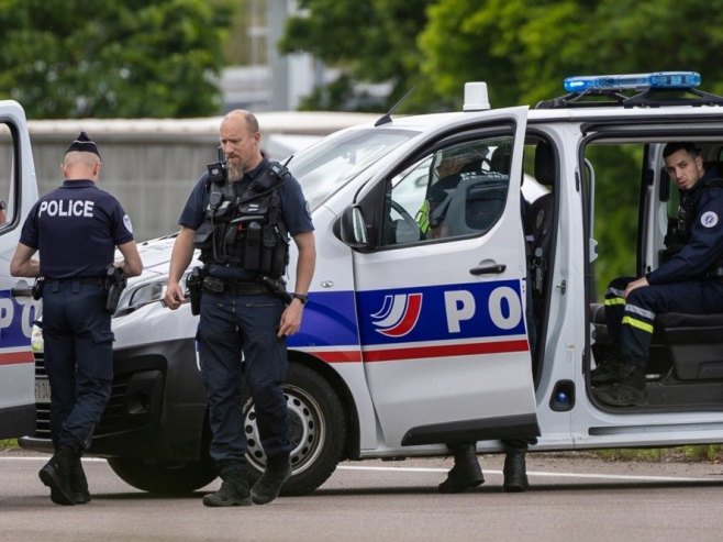 Полиција Француске (Фото: EPA-EFE/CHRISTOPHE PETIT TESSON) Полиција Француске (Фото: EPA-EFE/CHRISTOPHE PETIT TESSON) -