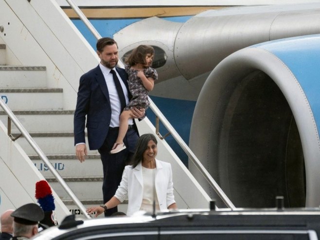 Џеј Ди Венс допутовао у Рим (Фото: EPA-EFE/TELENEWS) Џеј Ди Венс допутовао у Рим (Фото: EPA-EFE/TELENEWS) -