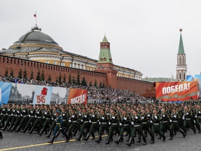 Парада побједе у Москви (Фото: EPA/YURI KOCHETKOV) Парада побједе у Москви (Фото: EPA/YURI KOCHETKOV) -