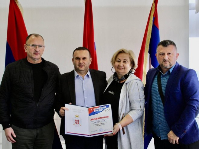 Захвалница Љубиши Ћосићу Захвалница Љубиши Ћосићу - Фото: СРНА