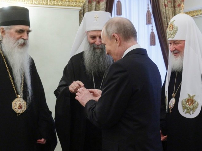 Патријарх Порфирије и Владимир Путин (фото: EPA-EFE/GAVRIIL GRIGOROV) Патријарх Порфирије и Владимир Путин (фото: EPA-EFE/GAVRIIL GRIGOROV) -