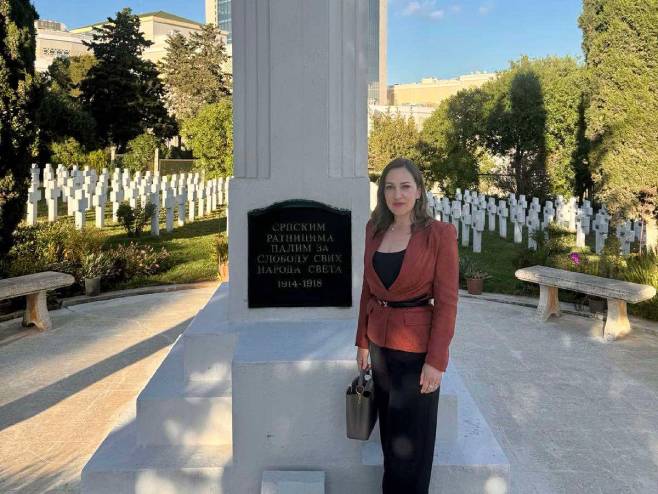 Бојана Кондић Панић посјетила српско војничко гробље у Алжиру Бојана Кондић Панић посјетила српско војничко гробље у Алжиру - Фото: СРНА