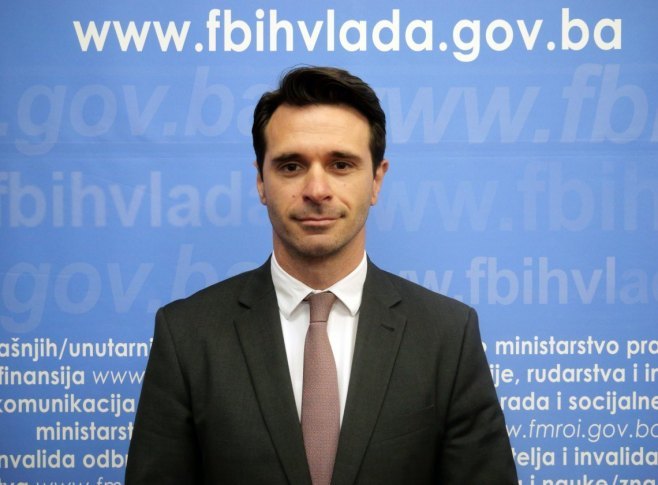 Шкобић: Поштовати уређење БиХ; Иступ Никшића нереалан