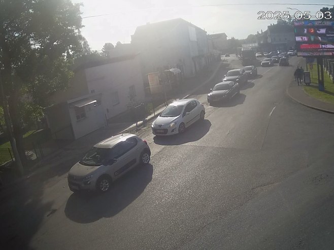 Појачана фреквенција возила на прелазима Градишка и Доња Градина