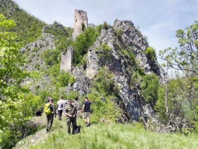 Ново Горажде: Планинари из Српске походили средовијековни утврђени град Самобор (ВИДЕО)