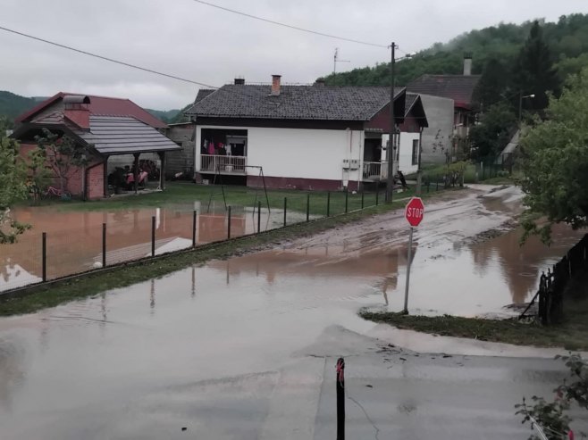 Нови Град: Надлежне службе на терену након невремена