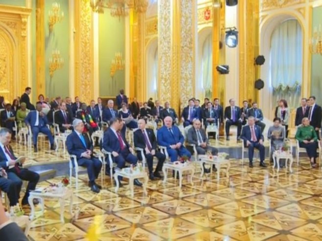 Упркос пријетњама и забранама авио прелета бројни званичници стигли на обиљежавање Дана побједе