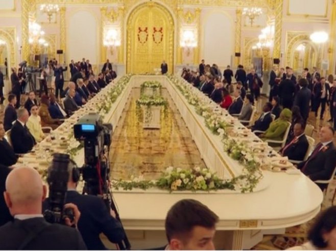 Путин наздравио за побједу, мир и благостање