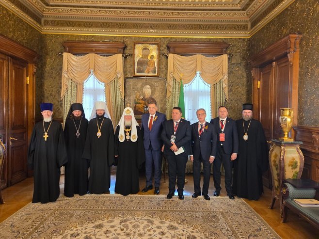 Предсједник Српске и предсједник НСРС са патријархом Кирилом: Чути ријечи подршке за српски народ - то је благослов који се не заборавља (ФОТО)