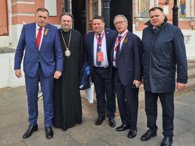 Додик у српском православном храму у Москви разговарао са епископом ремезијанским Стефаном