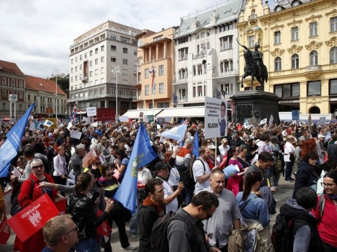 Загреб: Синдикати најавили штрајк и тужбе против Хрватске и министра Фухса