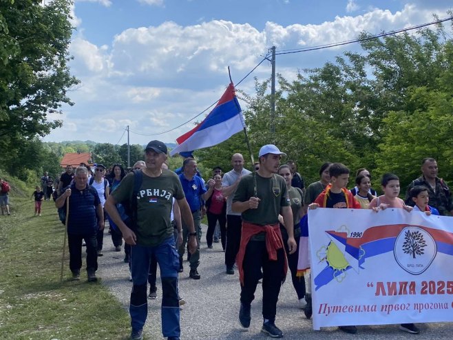 Путевима првог прогона Срба у БиХ: Више од 300 људи у пјешачком походу према локалитету Липа (ФОТО)