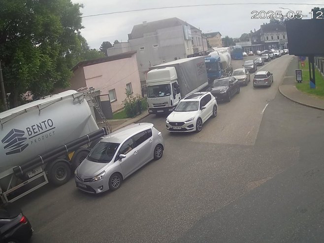 У Градишци и Доњој Градини појачана фреквенција возила на излазу из БиХ