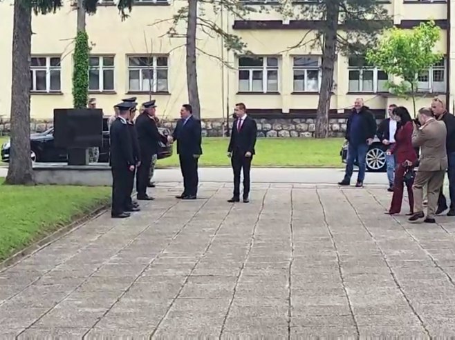 Ненад Стевандић у касарни Козара на обиљежавању (фото: РТРС)