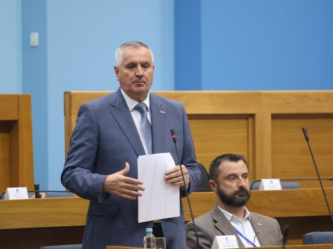 Вишковић: Oдбацити неуставни закључак Бећировића и Kомшића
