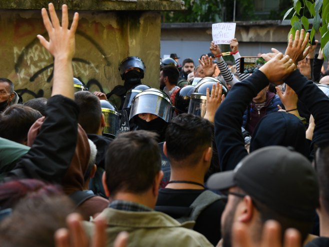 Нови Сад - протести (Фото: TANJUG/ NENAD MIHAJLOVIĆ) Нови Сад - протести (Фото: TANJUG/ NENAD MIHAJLOVIĆ) -