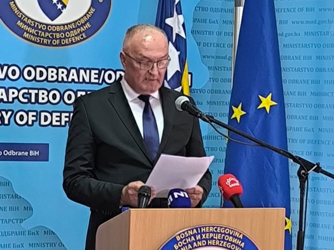 Хелез поново присваја надлежности: Покреће интерне поступке и зауставља сарадњу са Србијом