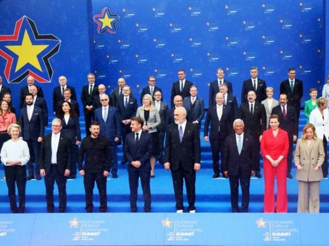 Несвакидашњи увод у самит: Ево како изгледају европски лидери као бебе (ВИДЕО)