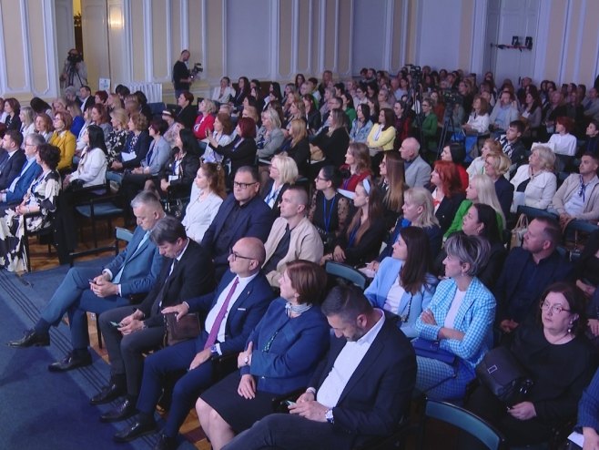 Међународни симпозијум, на тему "Превенција је темељ здравља" Међународни симпозијум, на тему "Превенција је темељ здравља" - Фото: РТРС