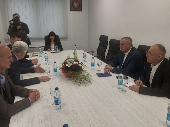 Вишковић у Братунцу са Продановићем: Влада гради Меморијални комплекс