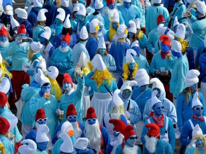 Француски град оборио свјетски рекорд по броју људи одјевених у штрумпфове (ФОТО)