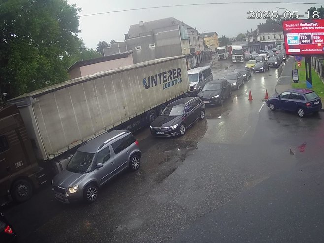 Гранични прелаз Градишка (фото: ams-rs.com) Гранични прелаз Градишка (фото: ams-rs.com) -