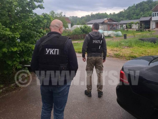 Претреси на подручју Приједора, ухапшена три лица, за једним се трага (ФОТО)