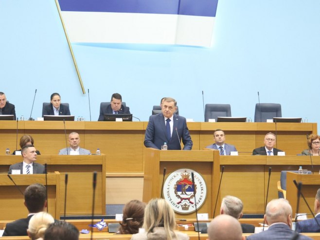 Позиви на дијалог и јединство и пружена рука читавом свијету - јединствена оцјена порука из историјског говора предсједника Српске (ВИДЕО)
