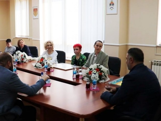 Жунић примио једну од највећих и настаријих школа за слијепе и слабовиде "Грота" из Санкт Петербурга
