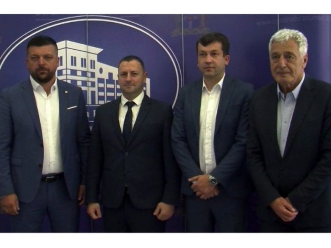 Делегације Срспке и Србије одржале састанак у Братунцу Делегације Срспке и Србије одржале састанак у Братунцу - Фото: РТРС