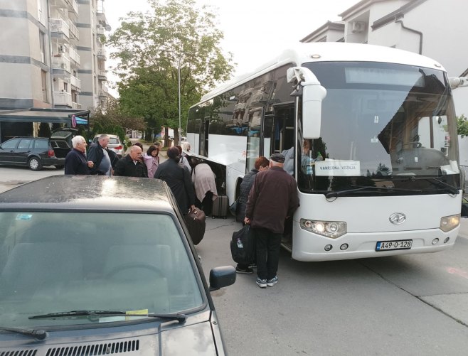 На бесплатну бањску рехабилитацију отпутовала 54 пензионера из Новог Града