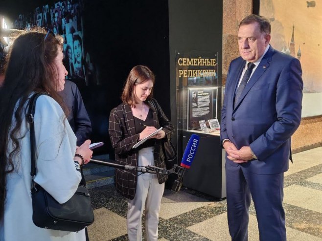 Dodik za rusku državu televiziju (Foto: RTRS)
