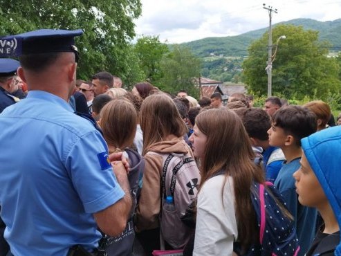 Грађани Лепосавића: Ускраћују основна права нашој дјеци (ВИДЕО)