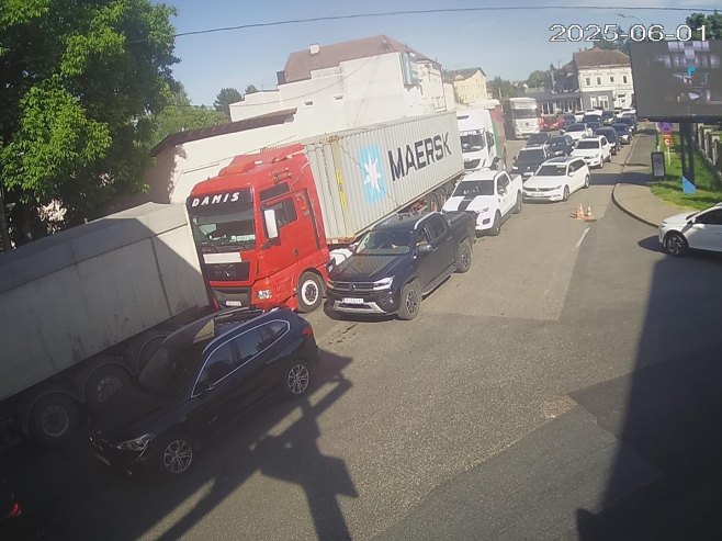 На већини граничних прелаза појачана фреквенција возила
