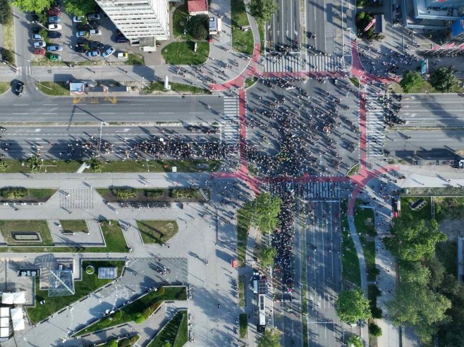 Протести студената у блокади у више градова, у Београду блокирани Газела и Бранков мост