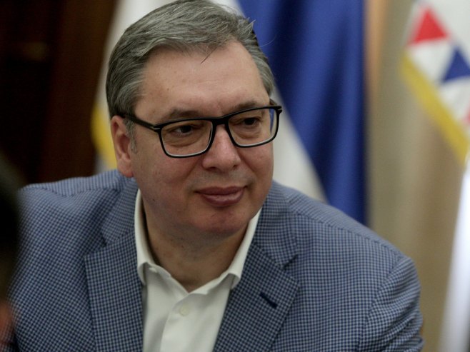 Вучић: Помоћ породицама које су остале без кућа у пожарима