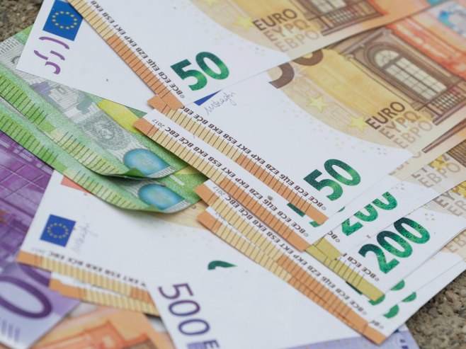 На граници са БиХ заплијењено више од 15.000 евра