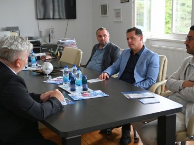 Директор Архива Војводине поклонио издања Филозофском факултету у Бањалуци