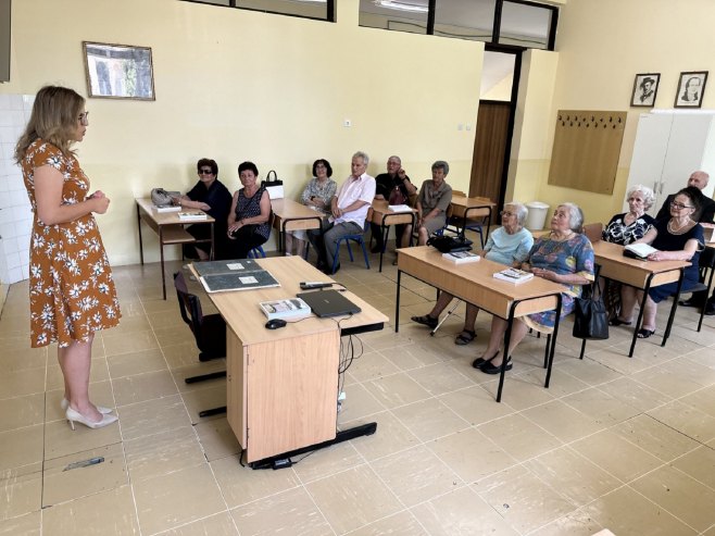 Прњавор: Прва генерација ученика Гимназије прославила 60 година матуре