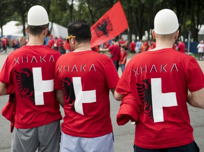 Навијачи Албаније растргли српску заставу уз повике "Убиј Србина" (ВИДЕО)