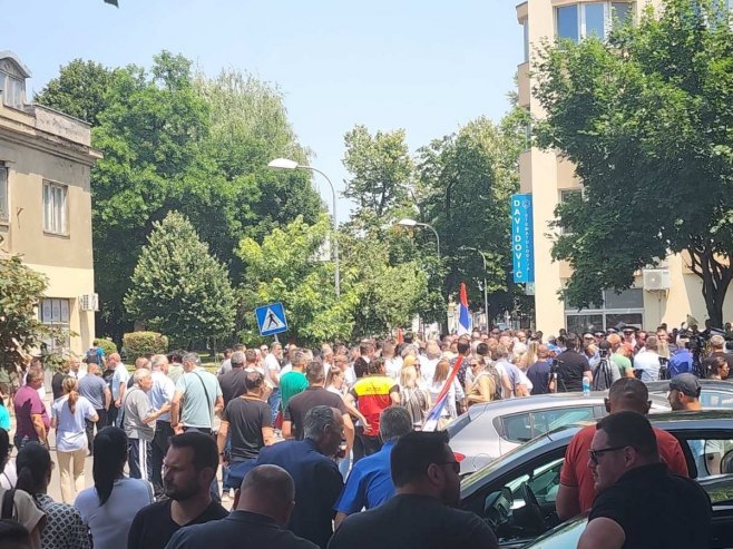Скуп испред Окружног суда у Бањалуци Скуп испред Окружног суда у Бањалуци - Фото: РТРС