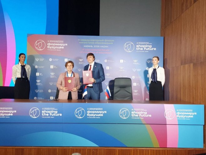 Потписивање уговора Потписивање уговора - Фото: Уступљена фотографија