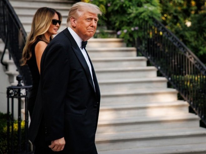 Доналд Трамп и супруга Меланија (Фото: EPA-EFE/Samuel Corum) Доналд Трамп и супруга Меланија (Фото: EPA-EFE/Samuel Corum) -