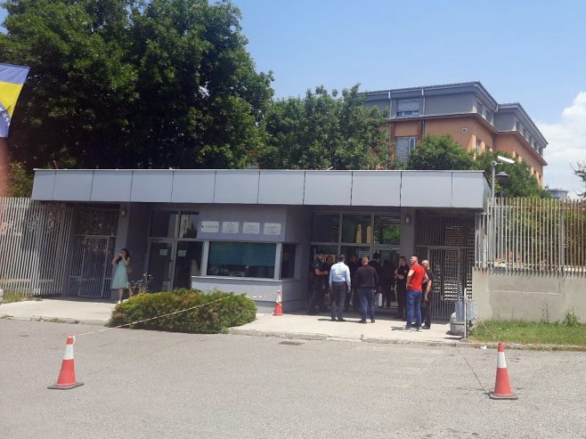 Укидање мјере притвора први корак, неопходно повлачење Шмитових одлука